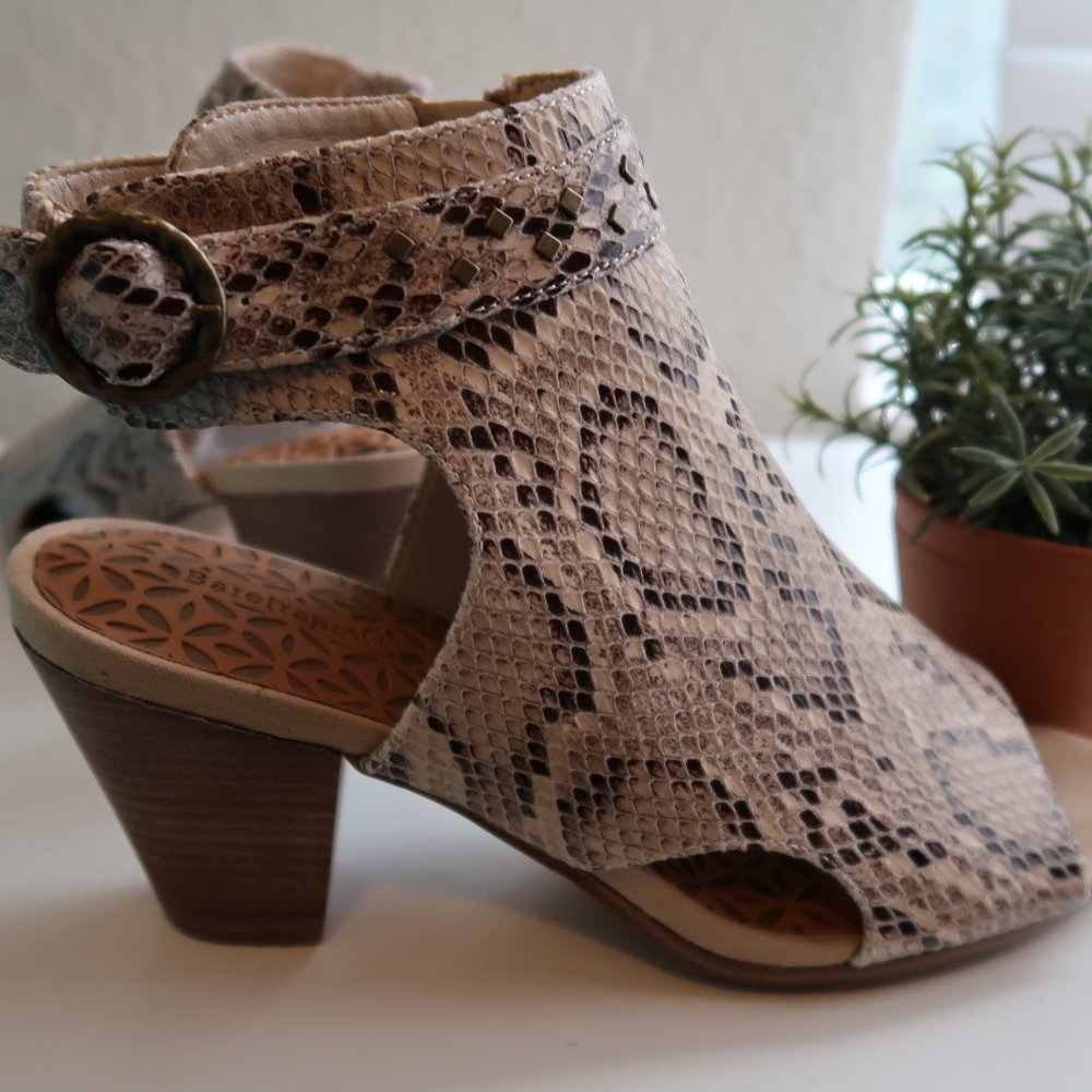 BareTraps Snakeskin tan sandal heels Size 9.5M - Picture 4 of 11
